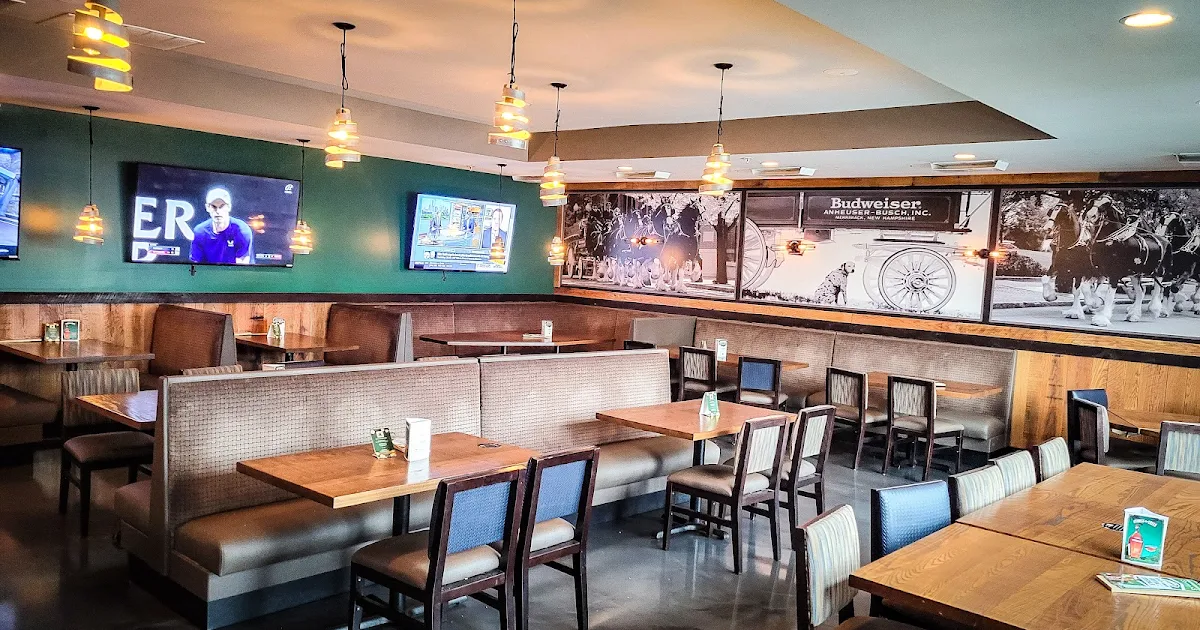 Shamrocks Pub n Grill photo 1