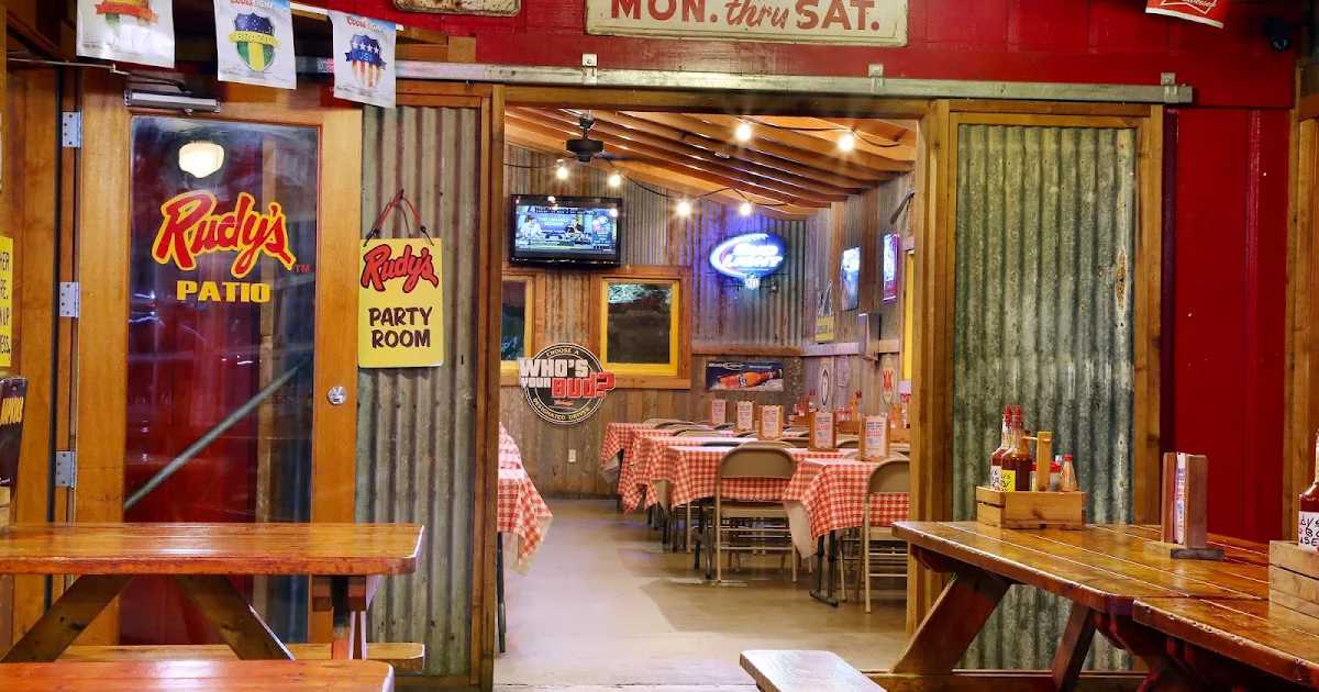 Rudy's "Country Store" and Bar-B-Q photo 1