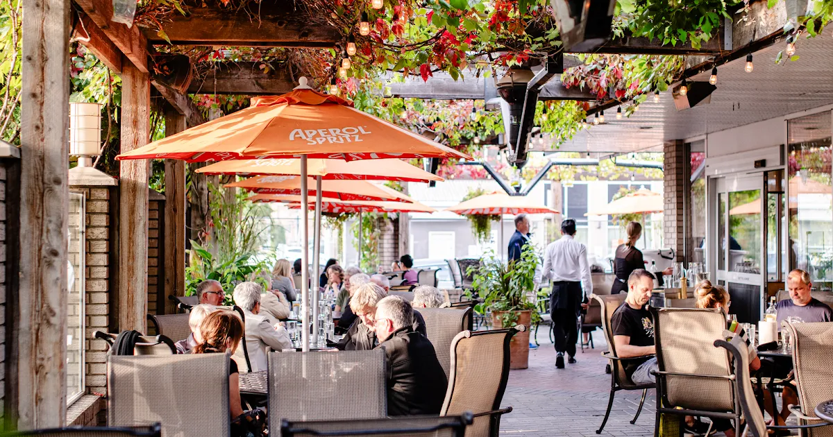 Mano's Restaurant & Lounge photo 1