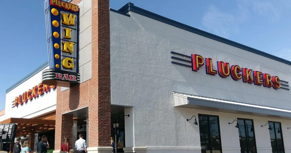 Pluckers Wing Bar photo 1