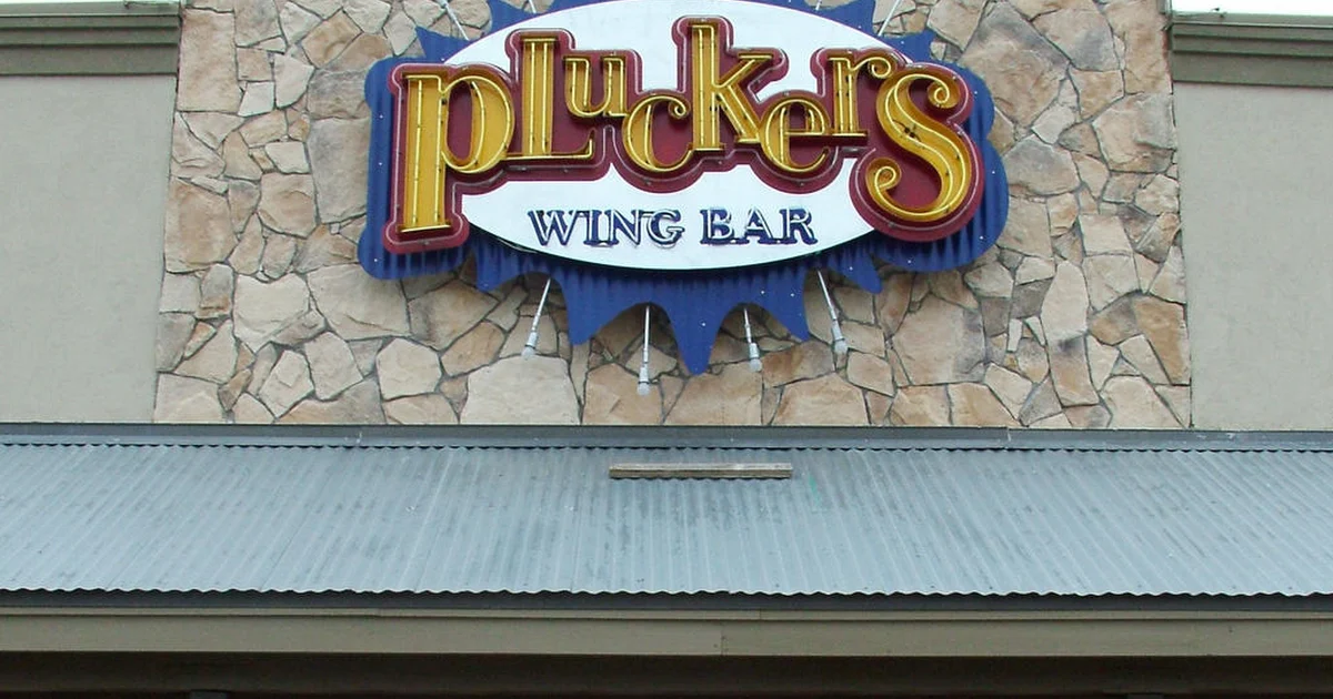 Pluckers Wing Bar photo 1