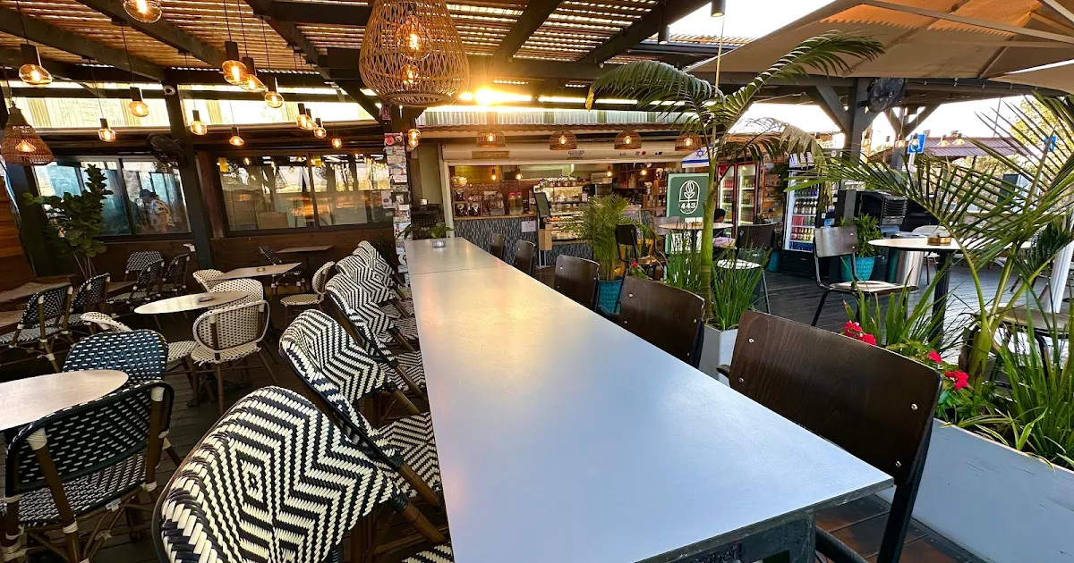 443 café photo 1