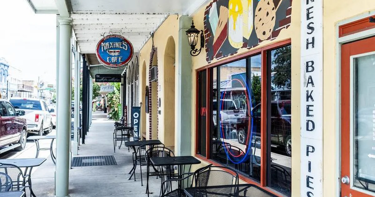Maxine's Cafe & Bakery photo 1