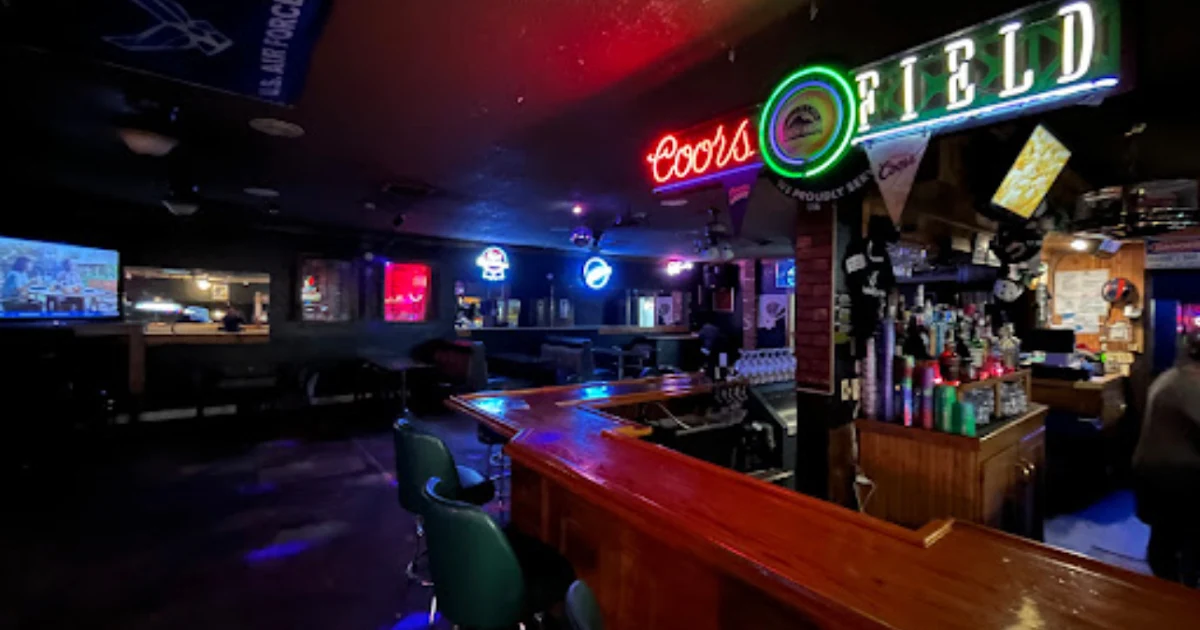 Weekends Tavern photo 1