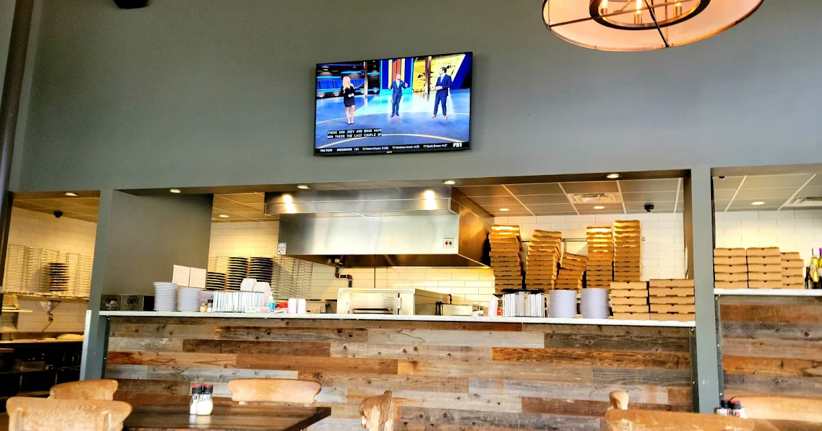 Crust Pizza Co. - Gleannloch Farms photo 1