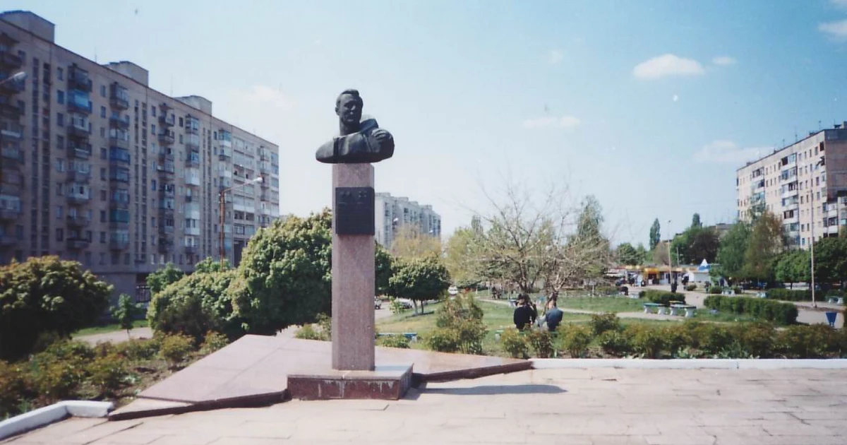 Pam'yatnyk Kosmonavtu Popovu L. I. photo 1