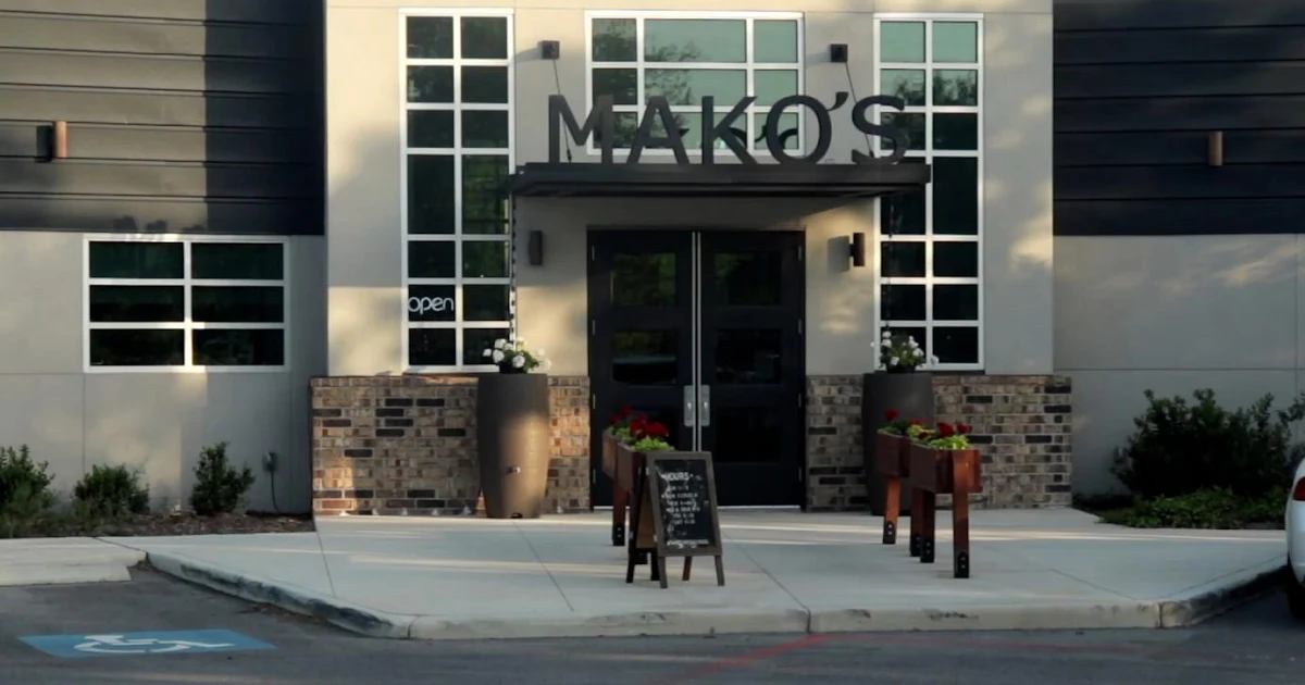 Mako's on the Creek photo 1