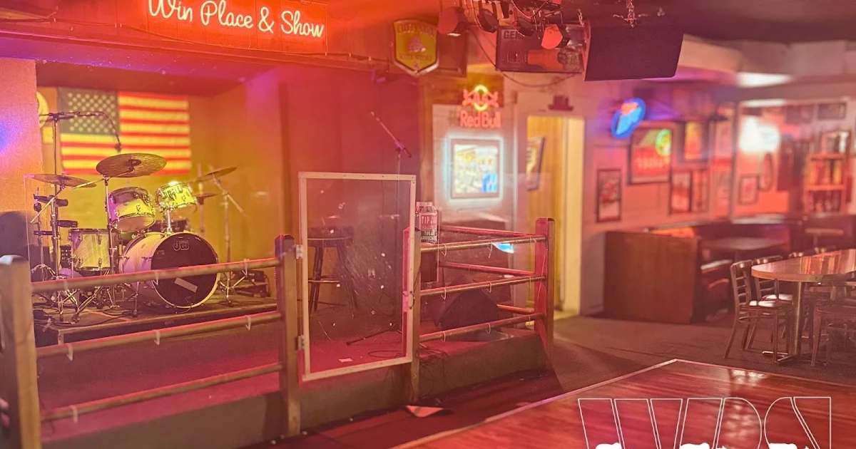 Win Place & Show Bar & Package Liquor Store photo 1