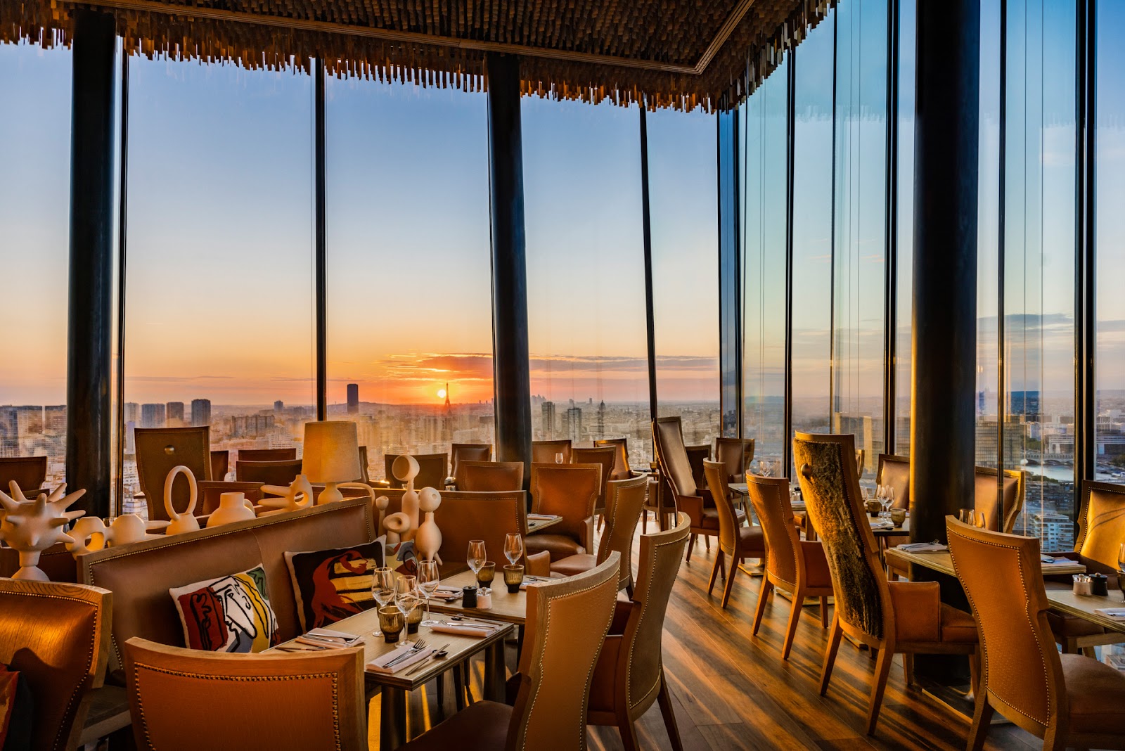 TOO Restaurant photo 1