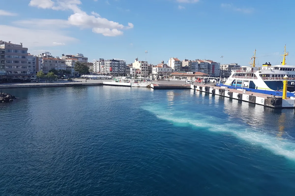 Çanakkale ferry pier photo 1