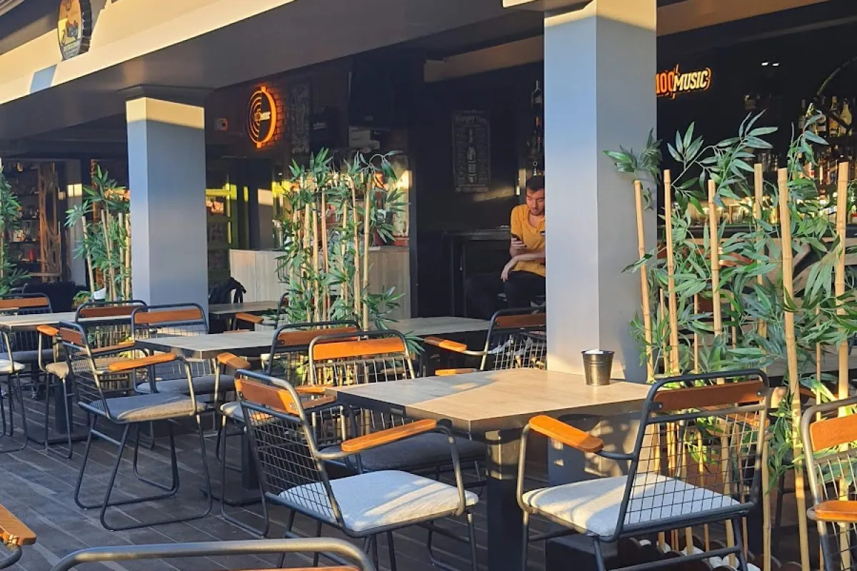 Compass Restaurant & Cafe & Bar photo 1