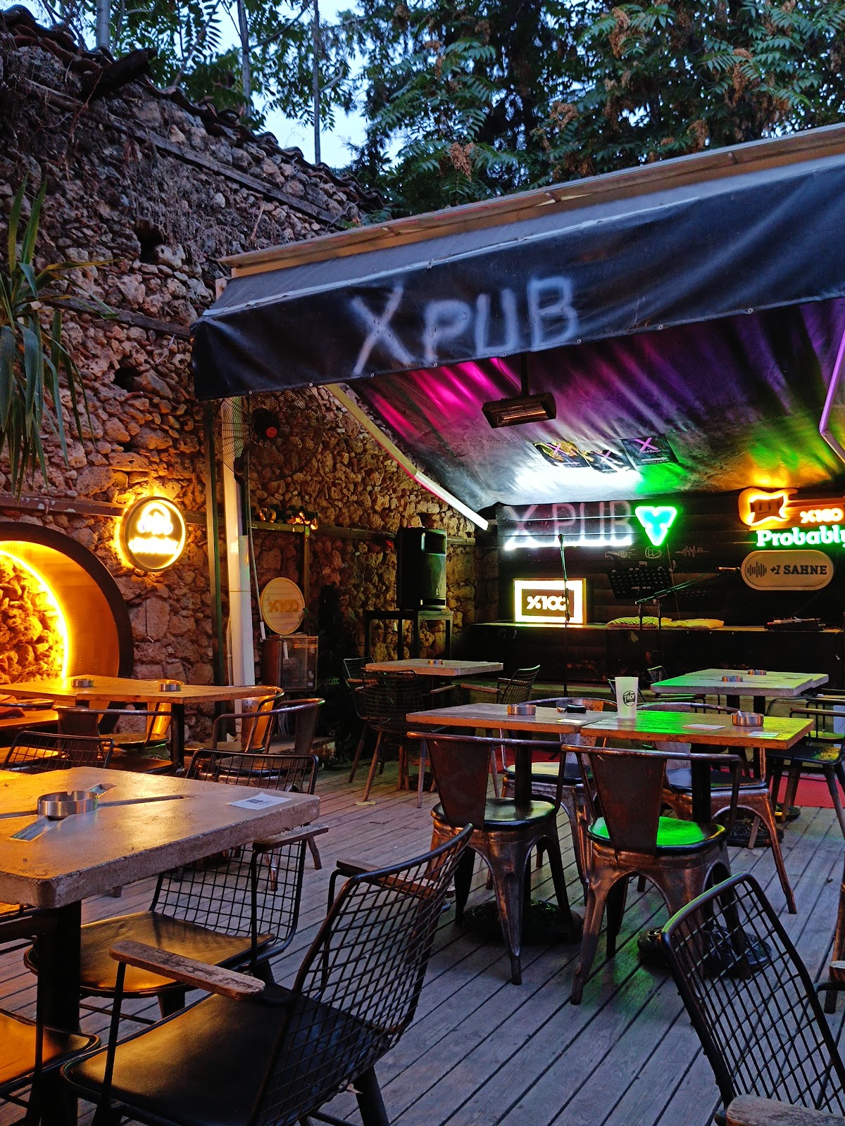 X Pub&Bistro&Otel Karaoke photo 1