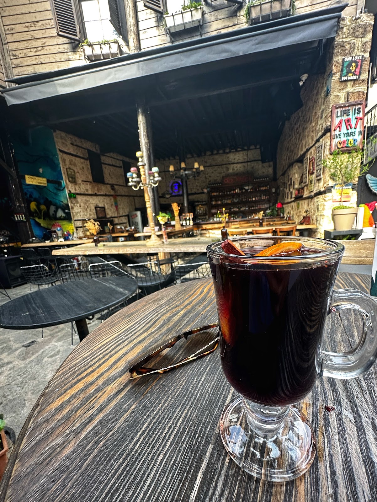 Old House Hostel & Pub photo 5