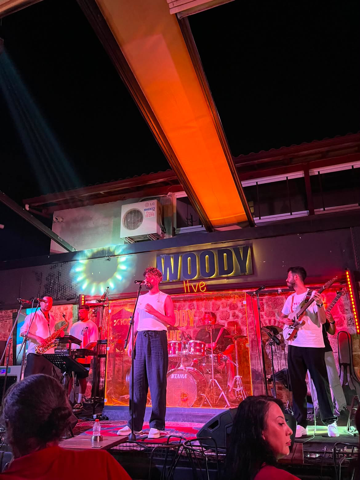 Woody Live photo 6