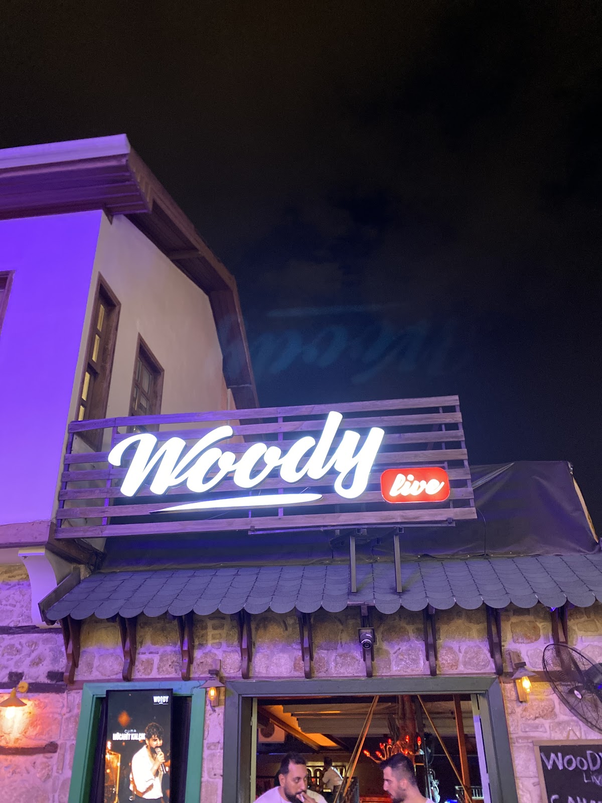 Woody Live photo 1