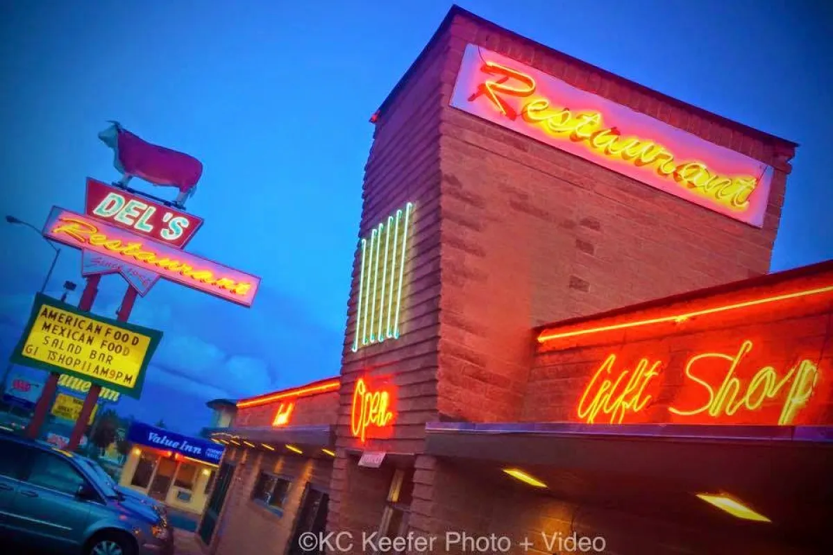 Del's Restaurant photo 1