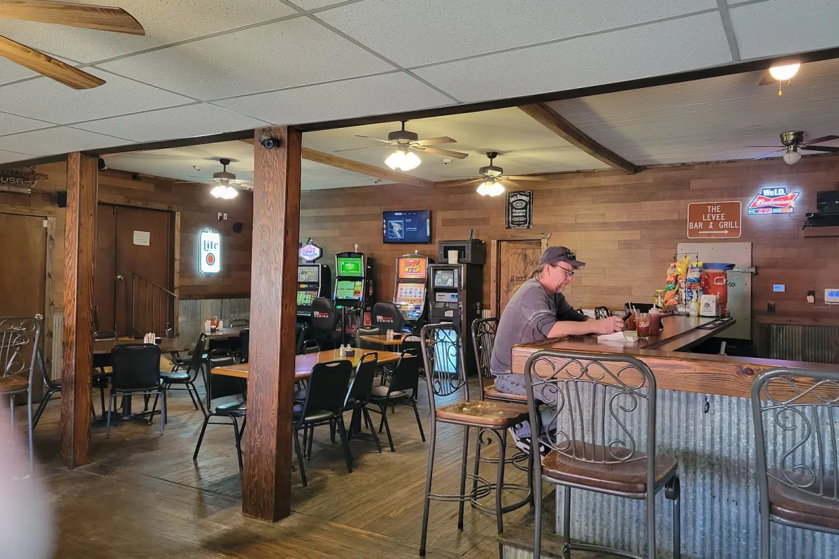 Bottoms Up Family Bar & Grill photo 1