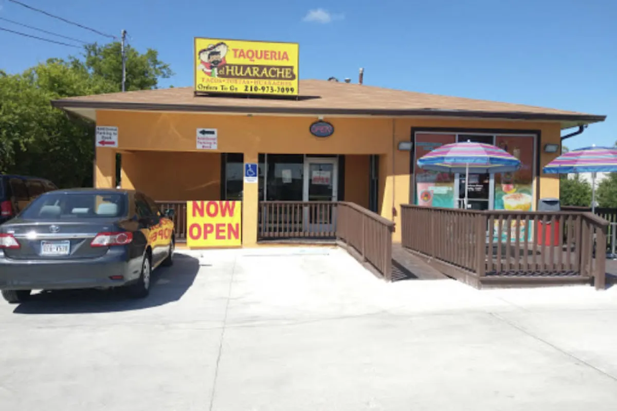 Taqueria El Huarache photo 1