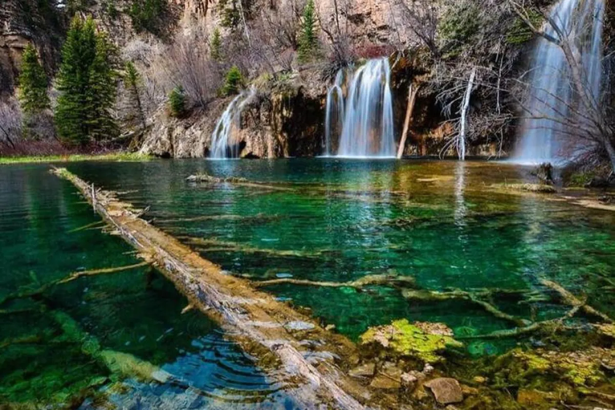 Hanging Lake photo 1