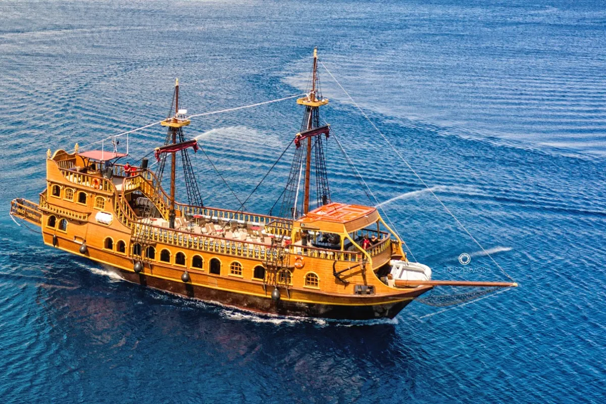 Barco de Pirata Cruises photo 1