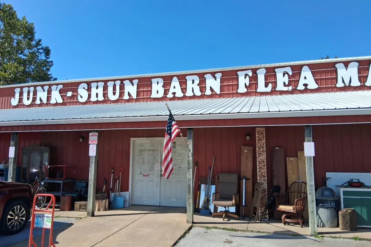 Junk-Shun Barn Flea Market photo 1