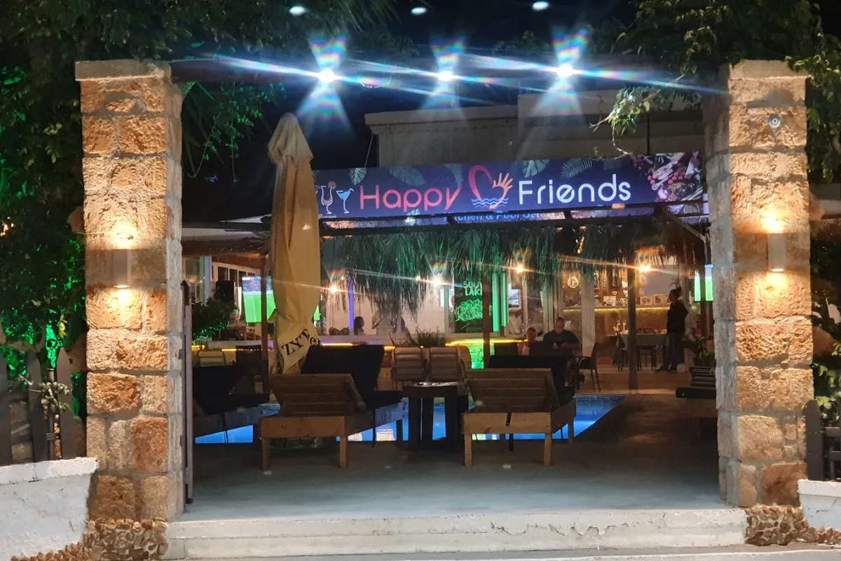 Happy Friends photo 1