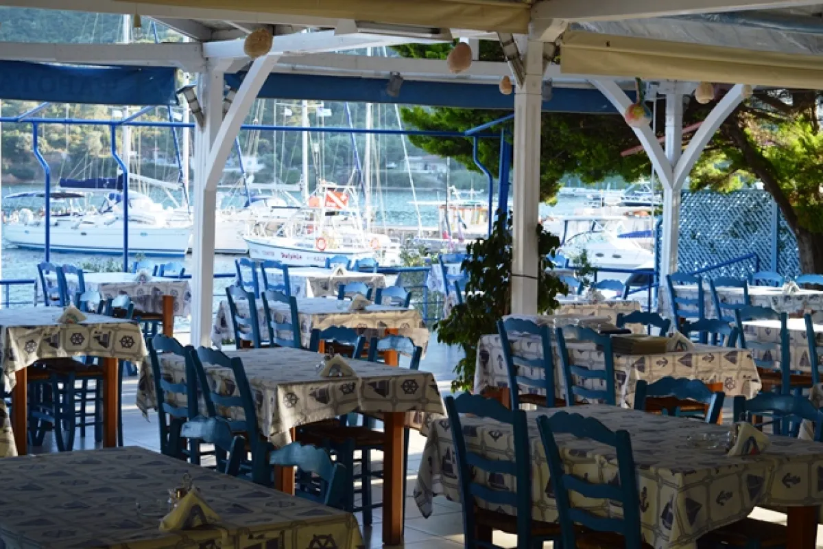 Ταβέρνα "Ο Πεύκος" | Fish Tavern "O Pefkos" photo 1