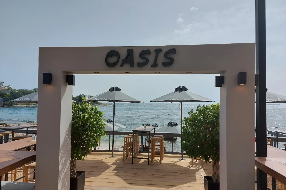 Oasis 38 Beach Bar photo 1