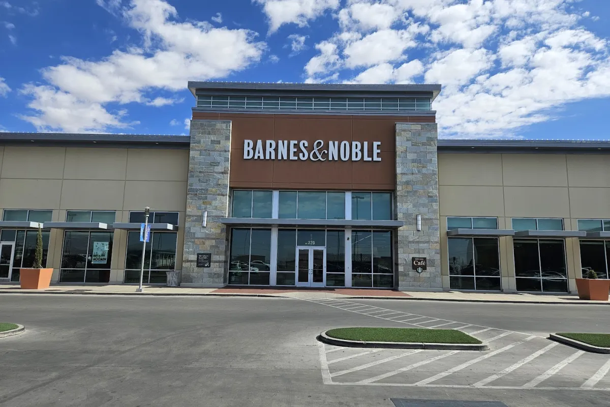 Barnes & Noble photo 1