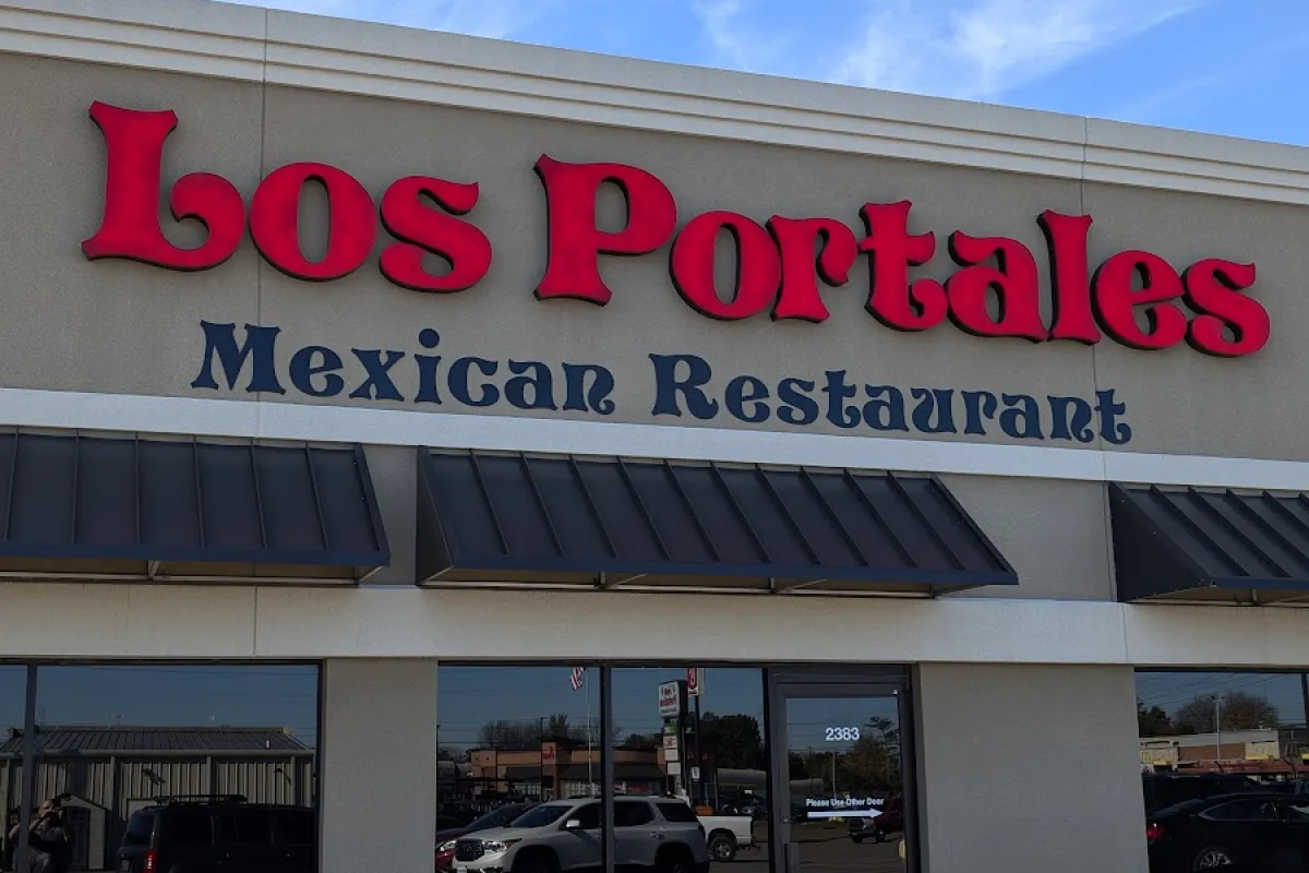 Los Portales photo 1