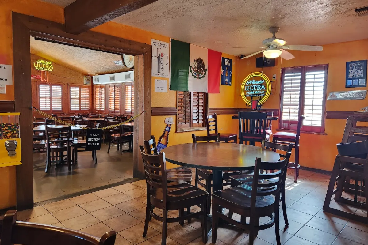 Arnie's Winghouse photo 1