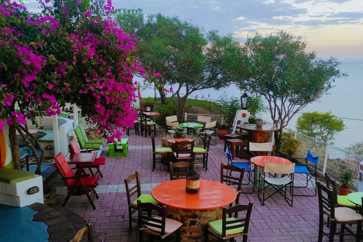 IASMOS CAFE BAR photo 1