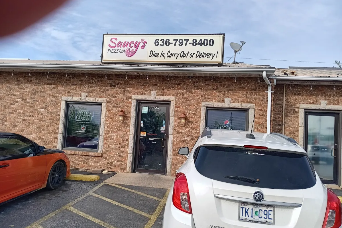 Saucy's Pizzeria photo 1