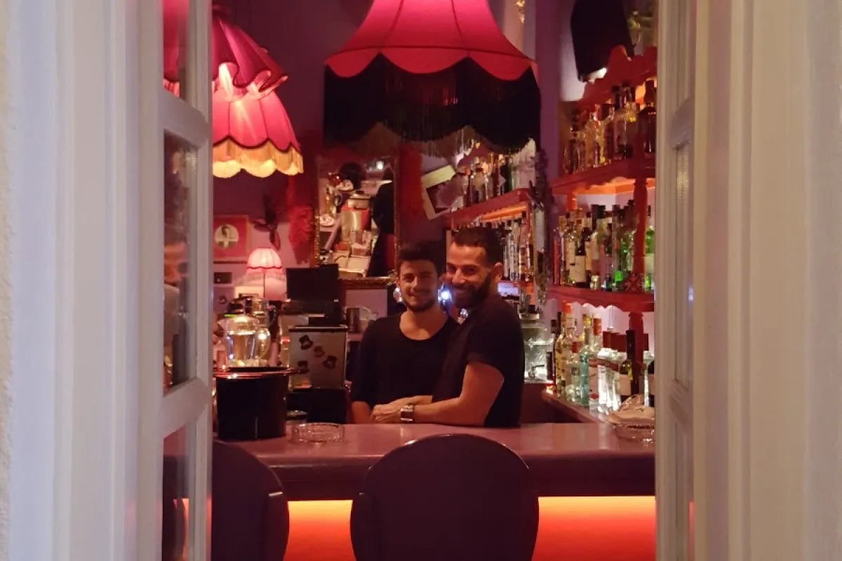Lola Bar photo 1