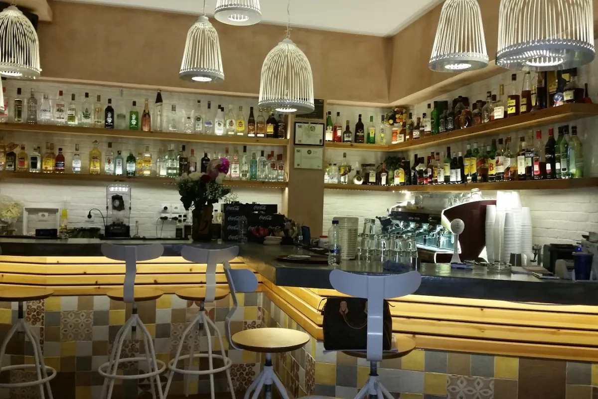 G plaza cocktail bar restaurant photo 1