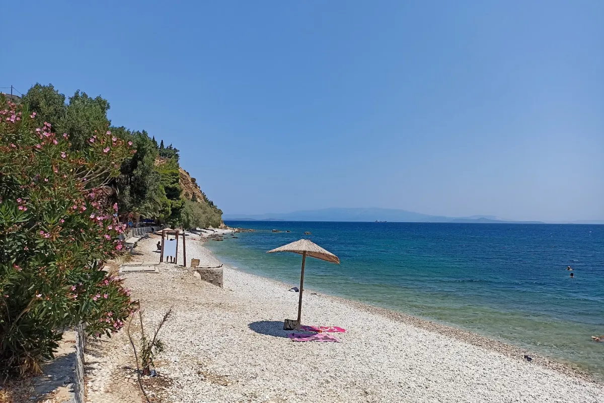 Paralia Daskalopetra photo 1