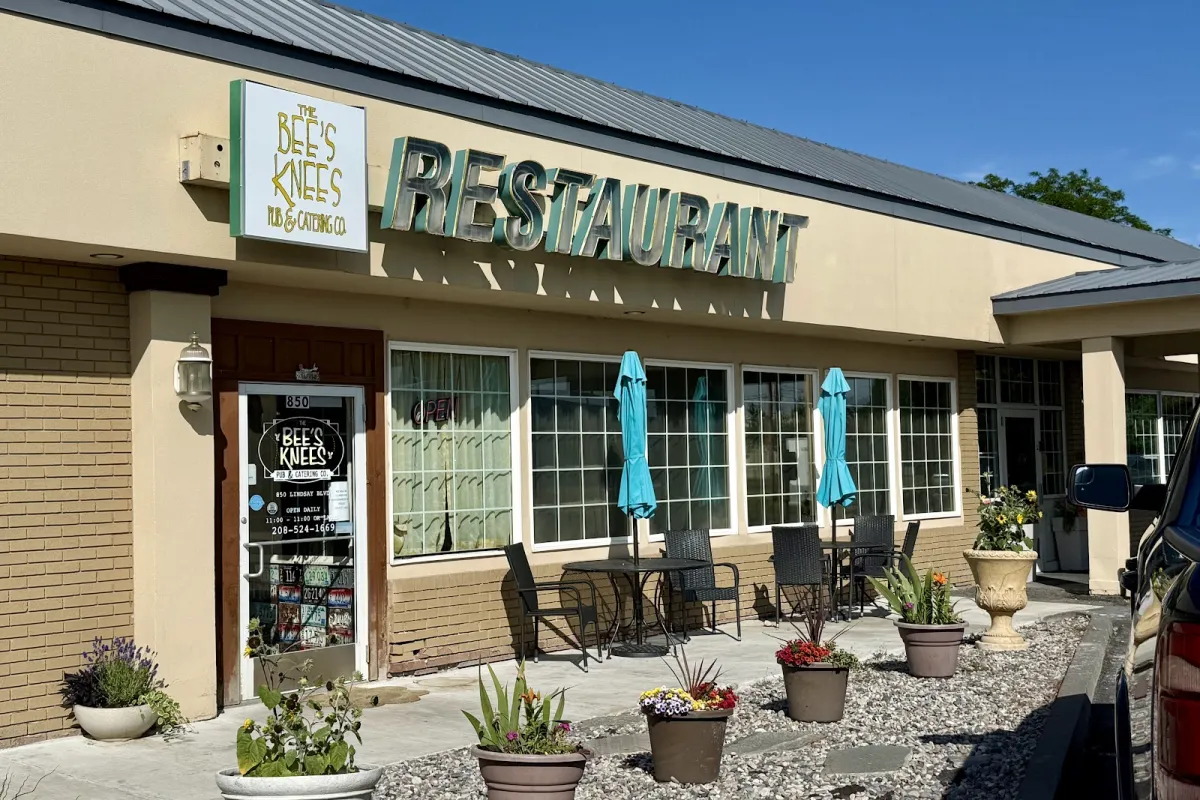 Bee's Knees Pub & Catering Co. photo 1