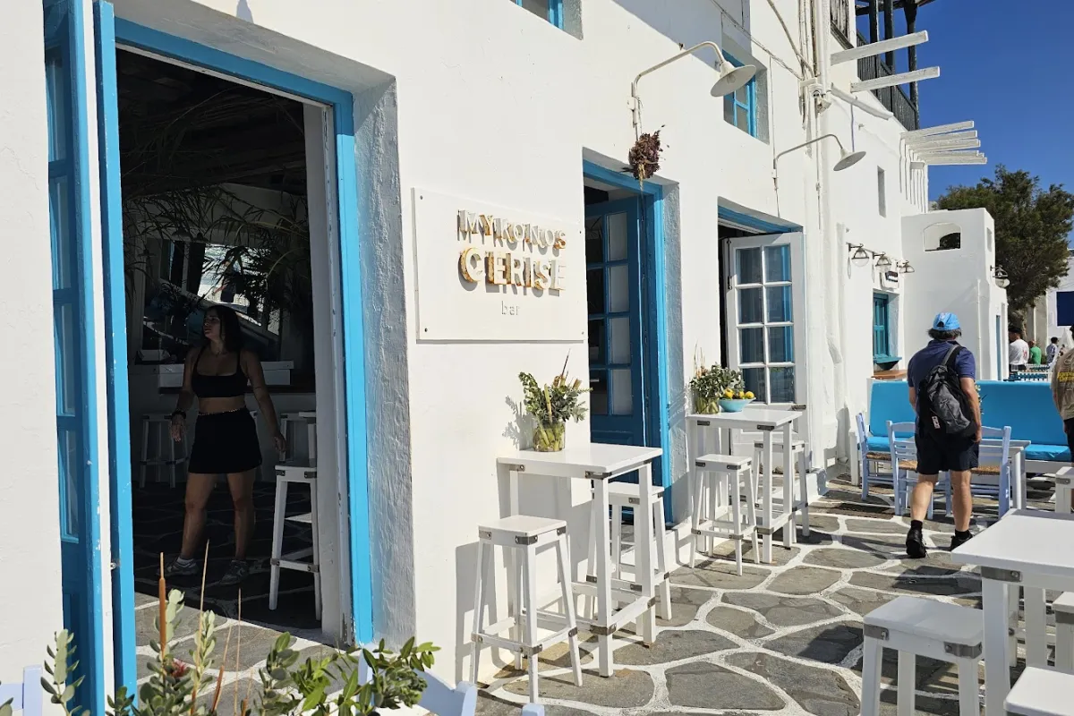 CERISE BAR photo 1