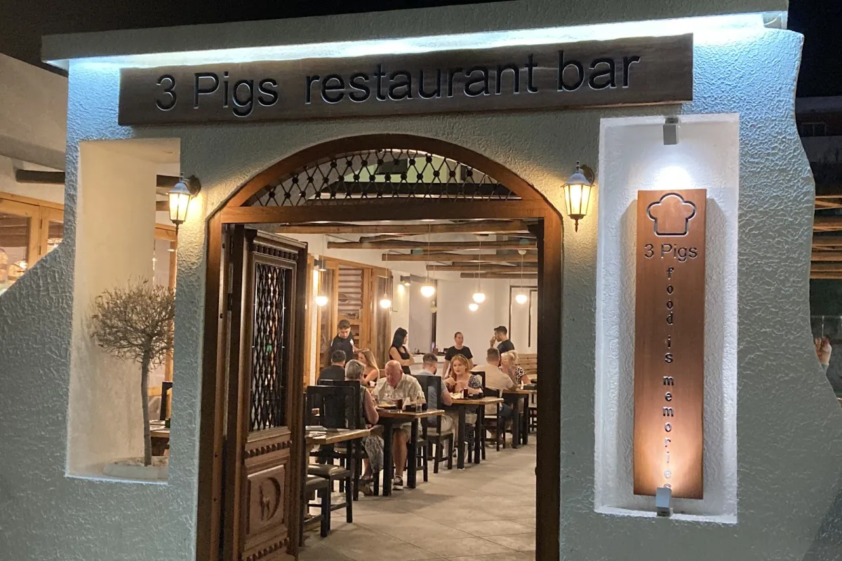 3 Pigs Restaurant photo 1