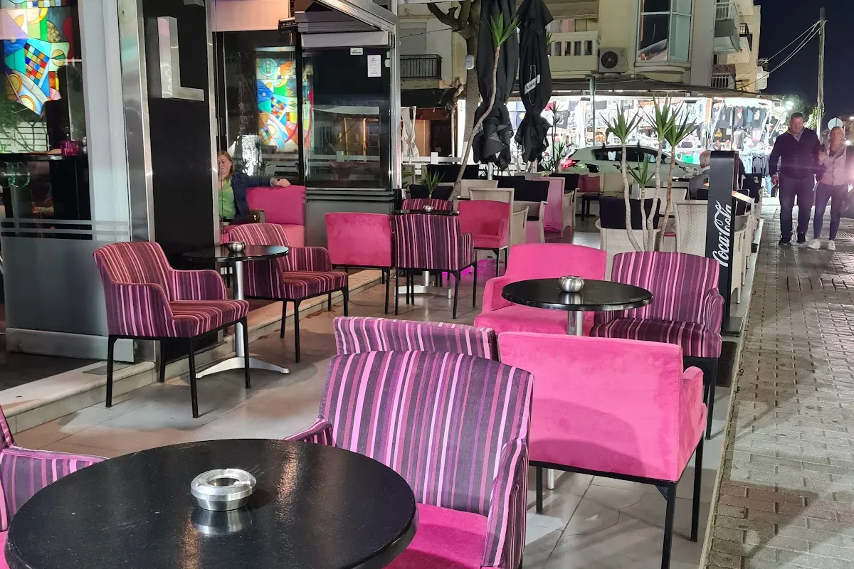 XL cafe & cocktail bar photo 1