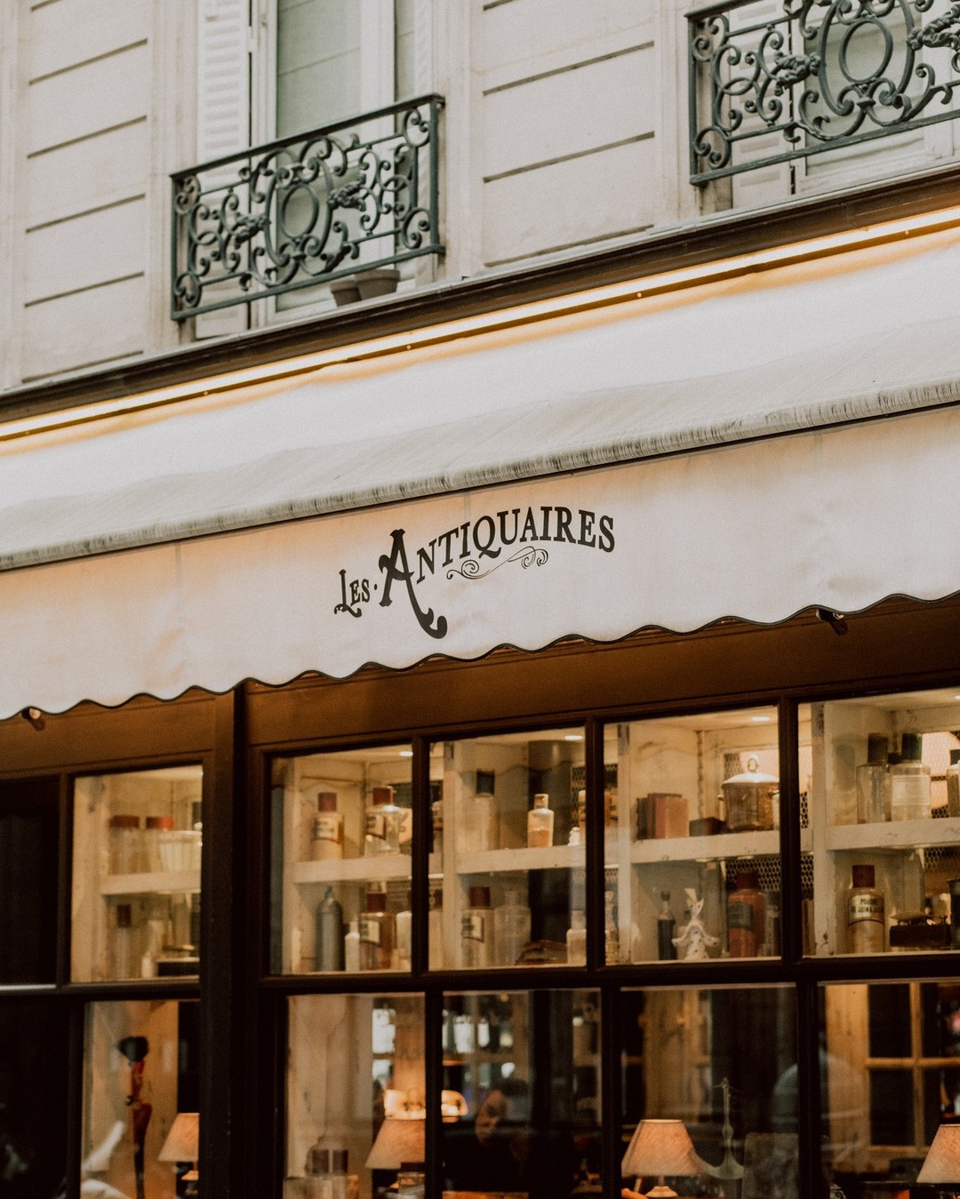 Les Antiquaires photo 1