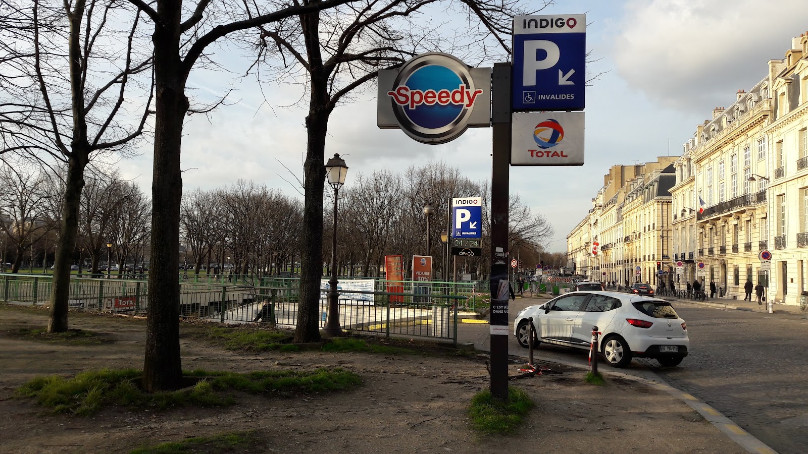 Esplanade des Invalides photo 6